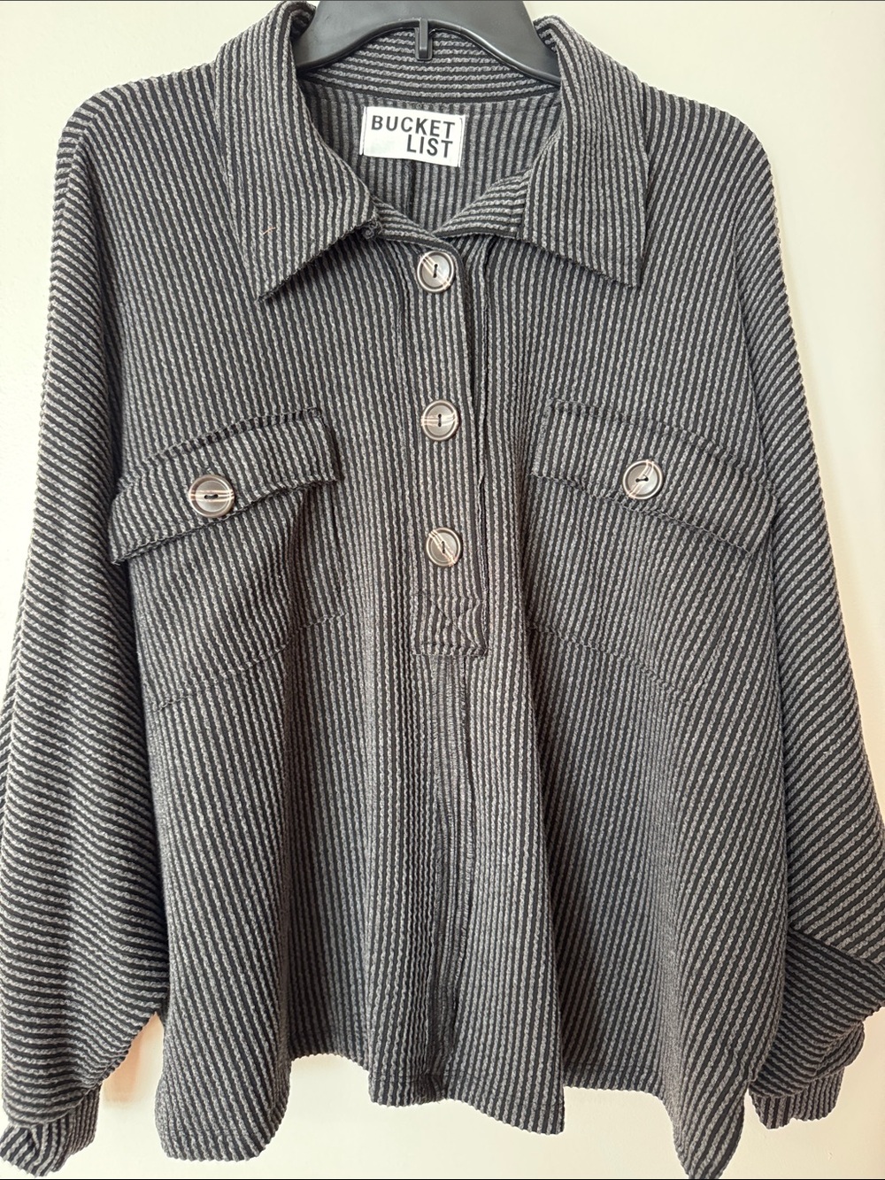 BUCKETLIST charcoal Gray three Button placard, pockets shirt top waffle print S
